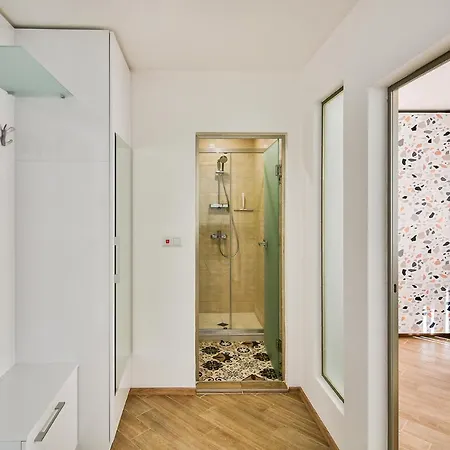 Apartment Flat Wi-fi & Streaming