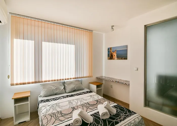 Apartment Flat Wi-fi & Streaming *