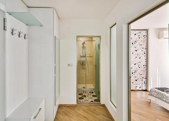 Apartment Flat Wi-fi & Streaming