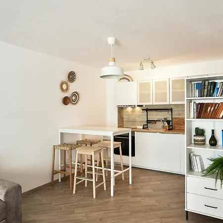 Flat Wi-fi & Streaming Apartment Varna